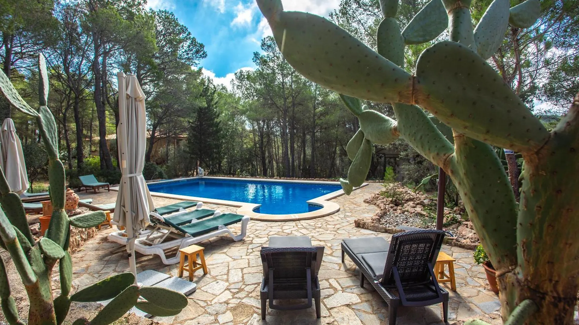 Aldeamia, Forest, Mountain View, Beach At 8 Min Vilanova de Escornalbou Bed & Breakfast