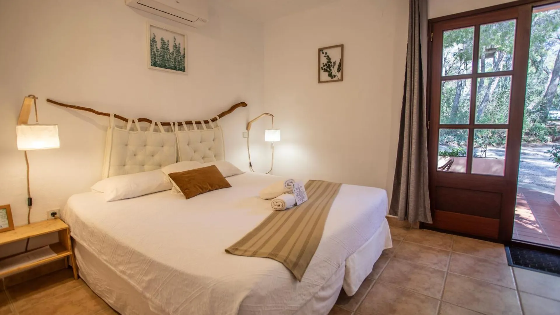 Bed & Breakfast Aldeamia, Forest, Mountain View, Beach At 8 Min Vilanova de Escornalbou Spain