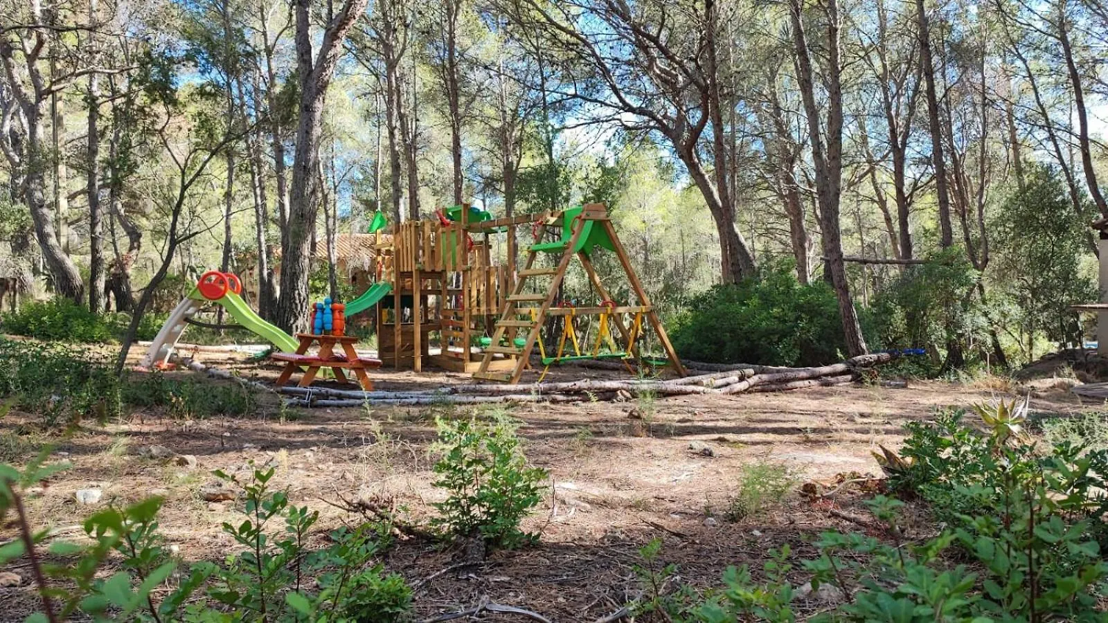 Aldeamia, Forest, Mountain View, Beach At 8 Min Vilanova de Escornalbou Bed & Breakfast